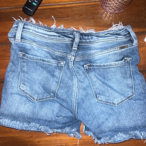 Distressed KanCan jean shorts - Picture 4 of 4